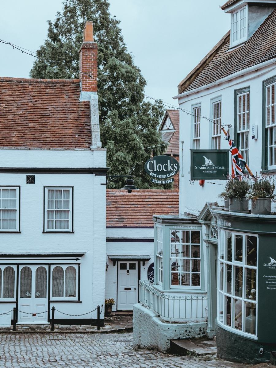 Cottages and shopfronts on Lymington's historic quay